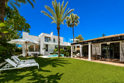 Villa am Strand mit Gästehaus und privatem Pool