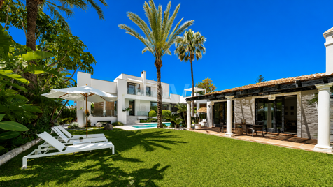 Beachside Villa with Guest House and Private Pool