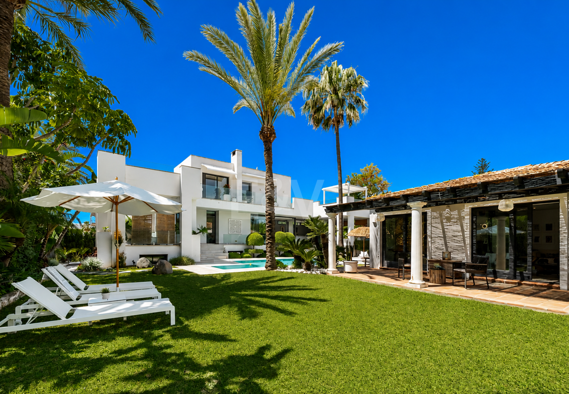 Villa am Strand mit Gästehaus und privatem Pool