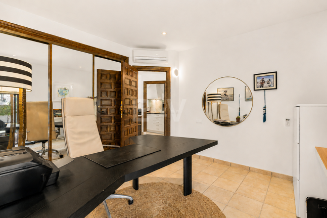 Villa am Strand mit Gästehaus und privatem Pool