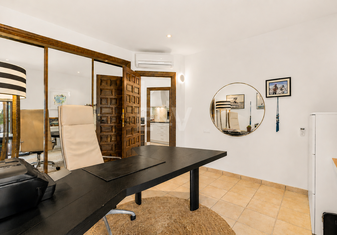 Villa am Strand mit Gästehaus und privatem Pool