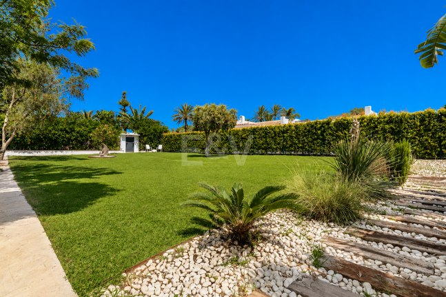 Villa am Strand mit Gästehaus und privatem Pool