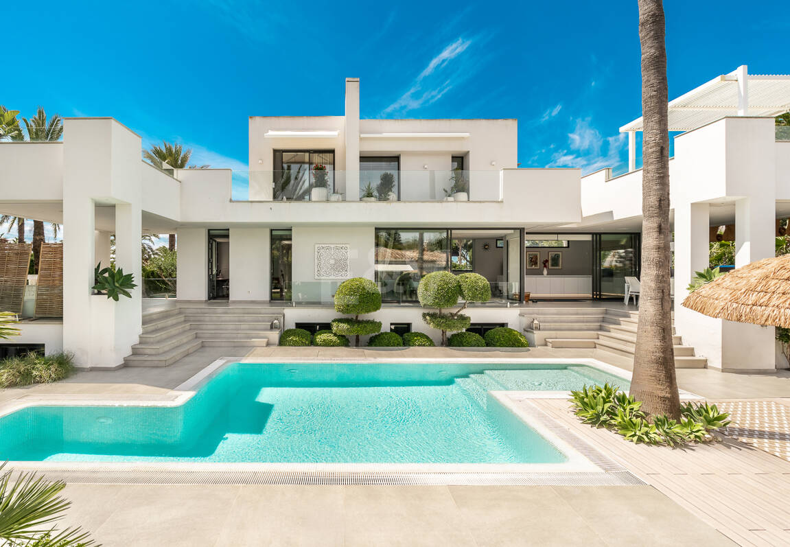 Villa am Strand mit Gästehaus und privatem Pool