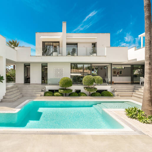 Villa am Strand mit Gästehaus und privatem Pool