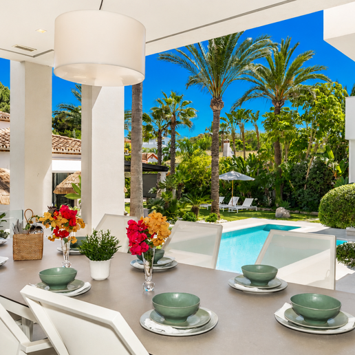 Villa am Strand mit Gästehaus und privatem Pool