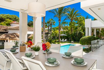 Villa am Strand mit Gästehaus und privatem Pool