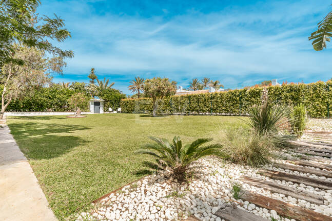 Villa am Strand mit Gästehaus und privatem Pool