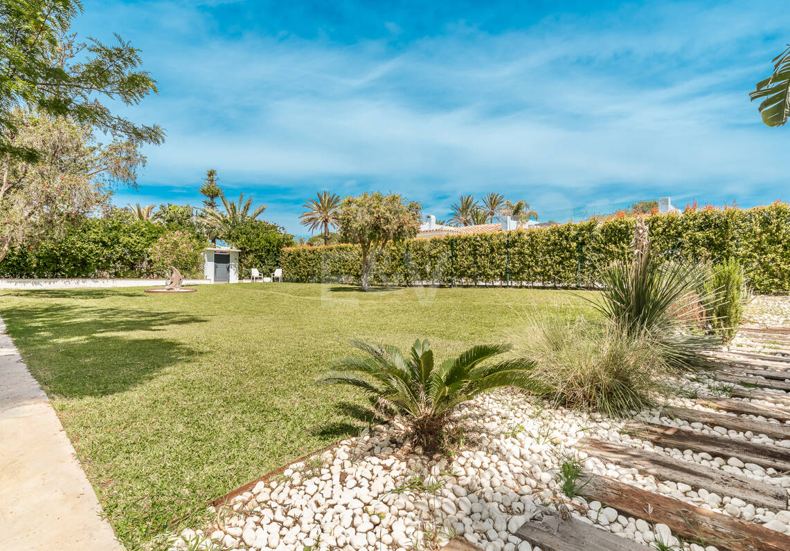 Villa am Strand mit Gästehaus und privatem Pool