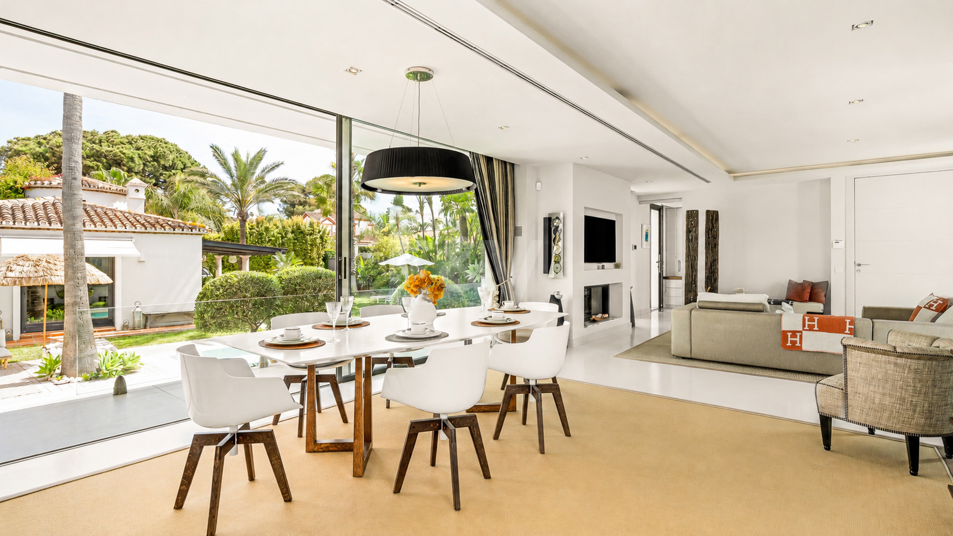 Villa am Strand mit Gästehaus und privatem Pool