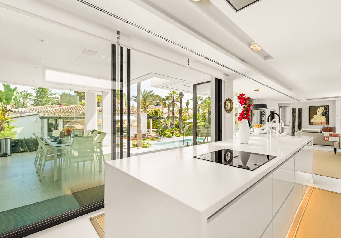 Villa am Strand mit Gästehaus und privatem Pool