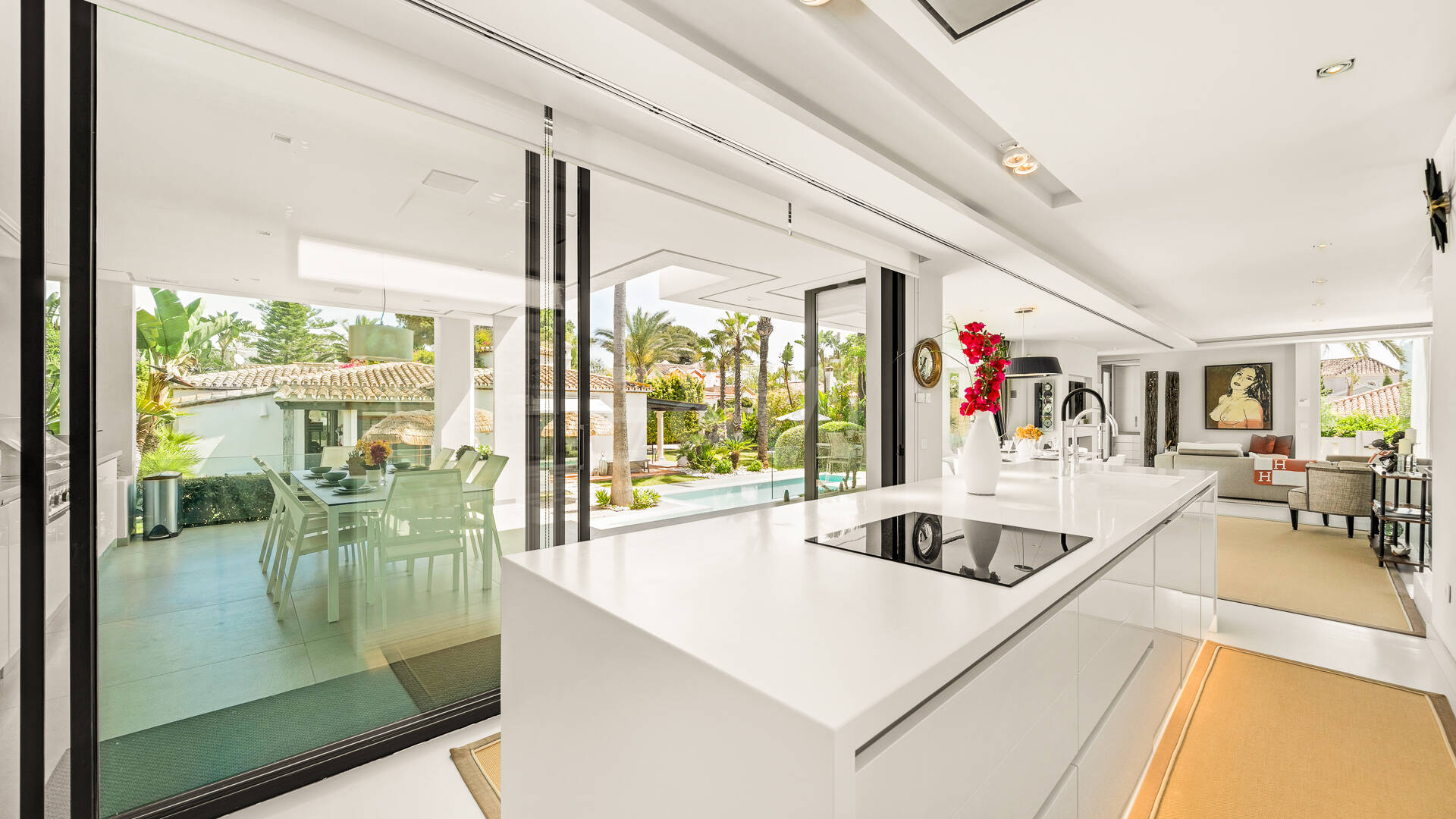Villa am Strand mit Gästehaus und privatem Pool