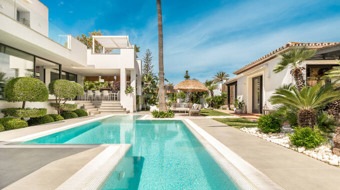 Beachside Villa med gästhus och privat pool