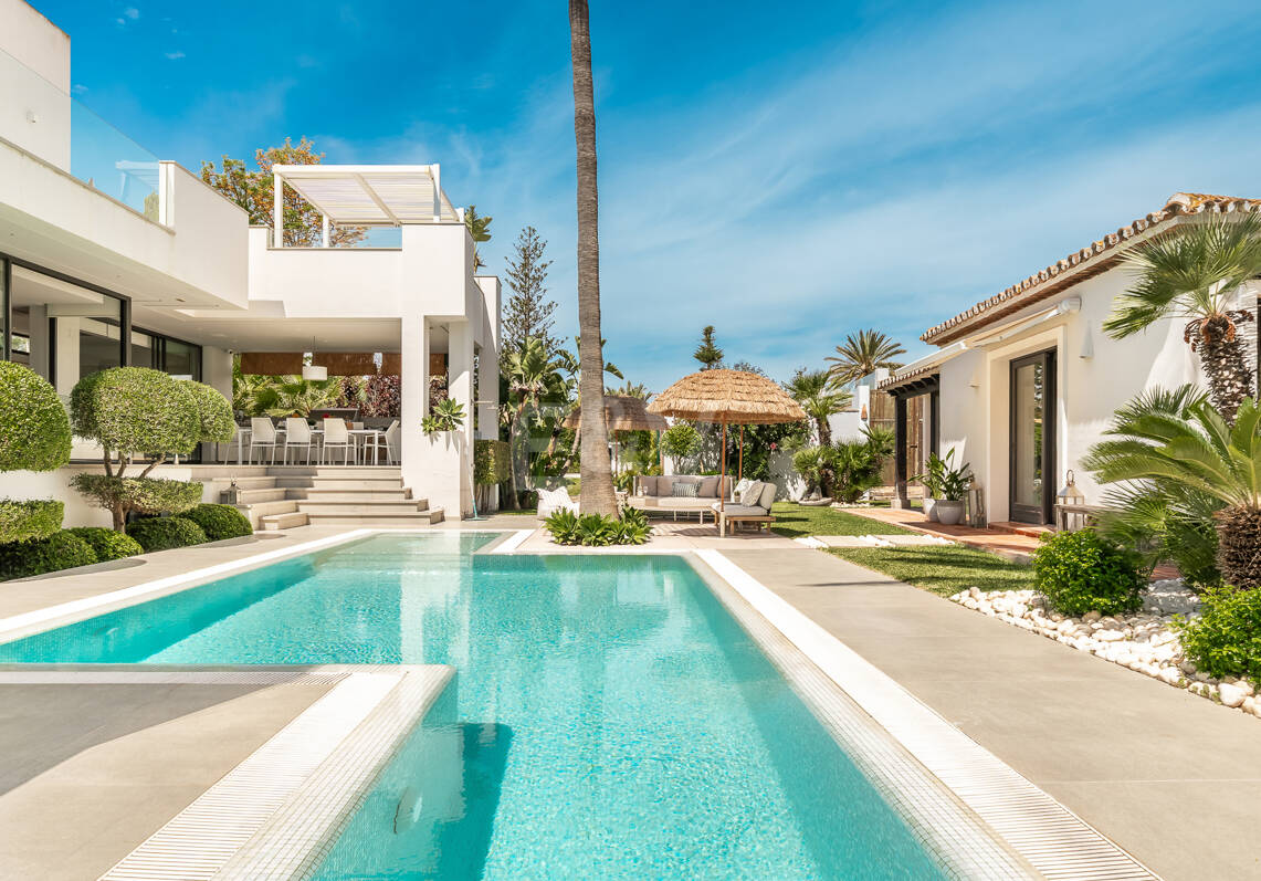 Villa am Strand mit Gästehaus und privatem Pool