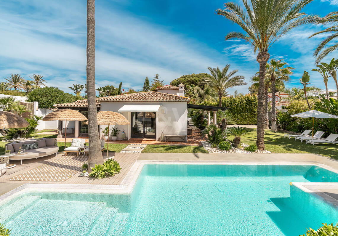 Villa am Strand mit Gästehaus und privatem Pool