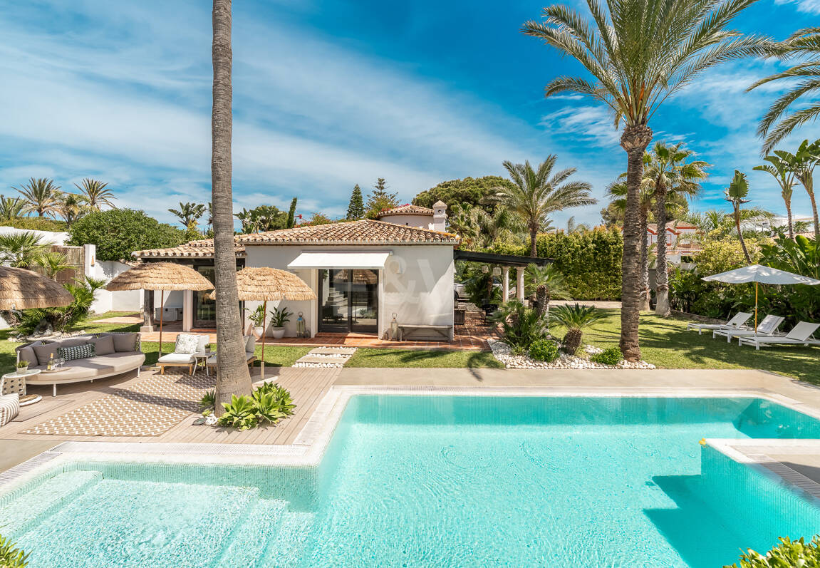 Villa am Strand mit Gästehaus und privatem Pool