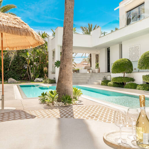 Villa am Strand mit Gästehaus und privatem Pool