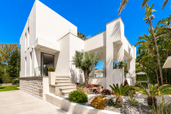 Villa am Strand mit Gästehaus und privatem Pool