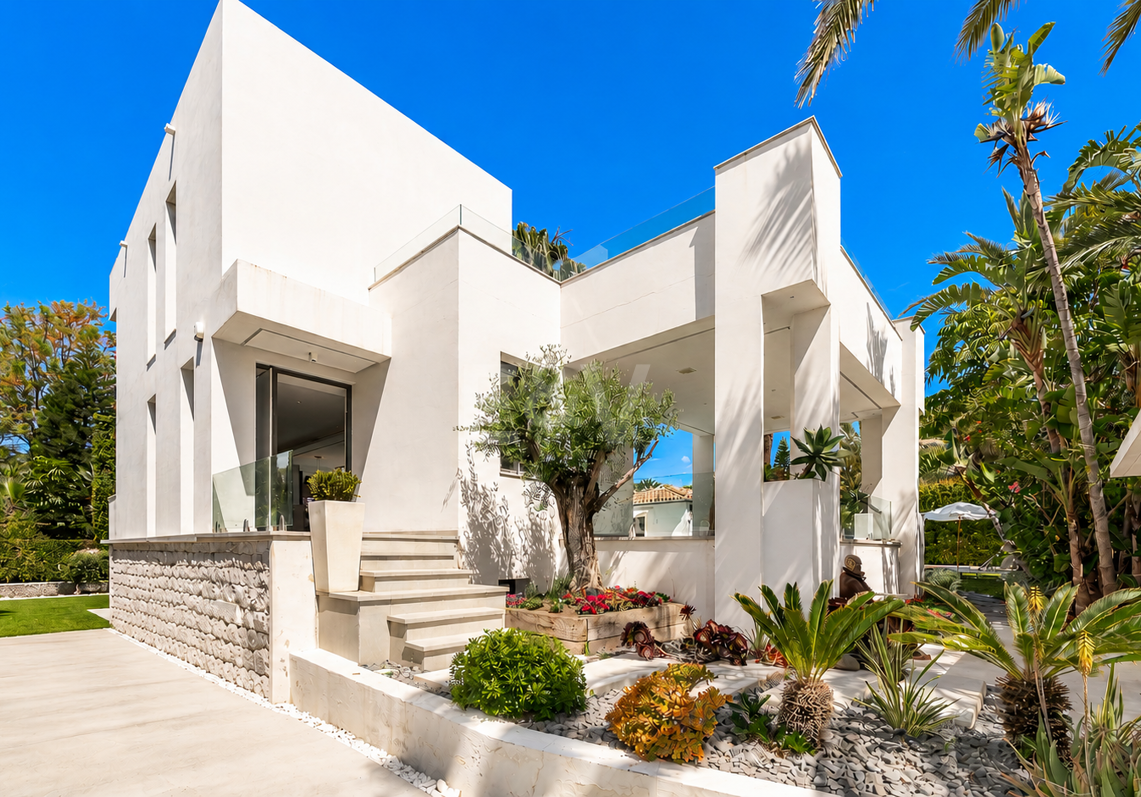 Villa am Strand mit Gästehaus und privatem Pool