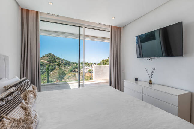 Exclusive Investment Opportunity with Panoramic Views in Palo Alto Marbella