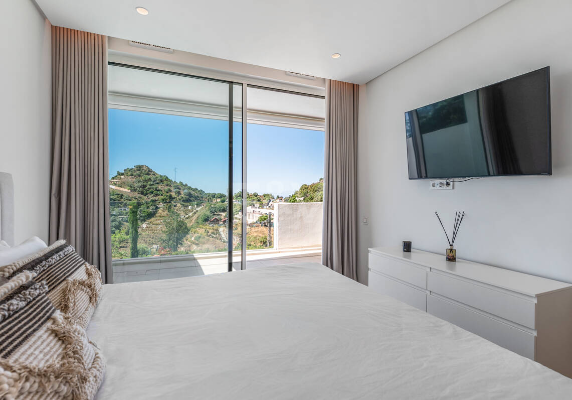 Best-Priced Investment Lägenhet med havsutsikt i Palo Alto Marbella