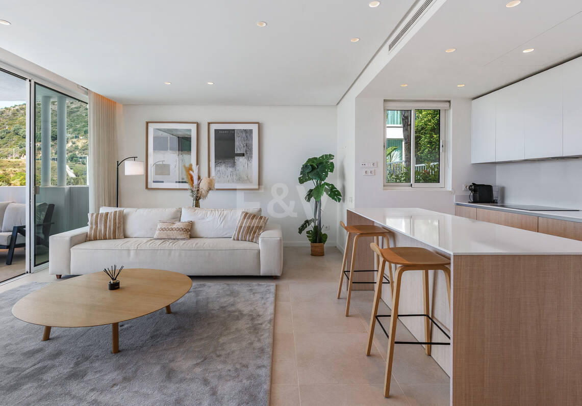 Best-Priced Investment Lägenhet med havsutsikt i Palo Alto Marbella