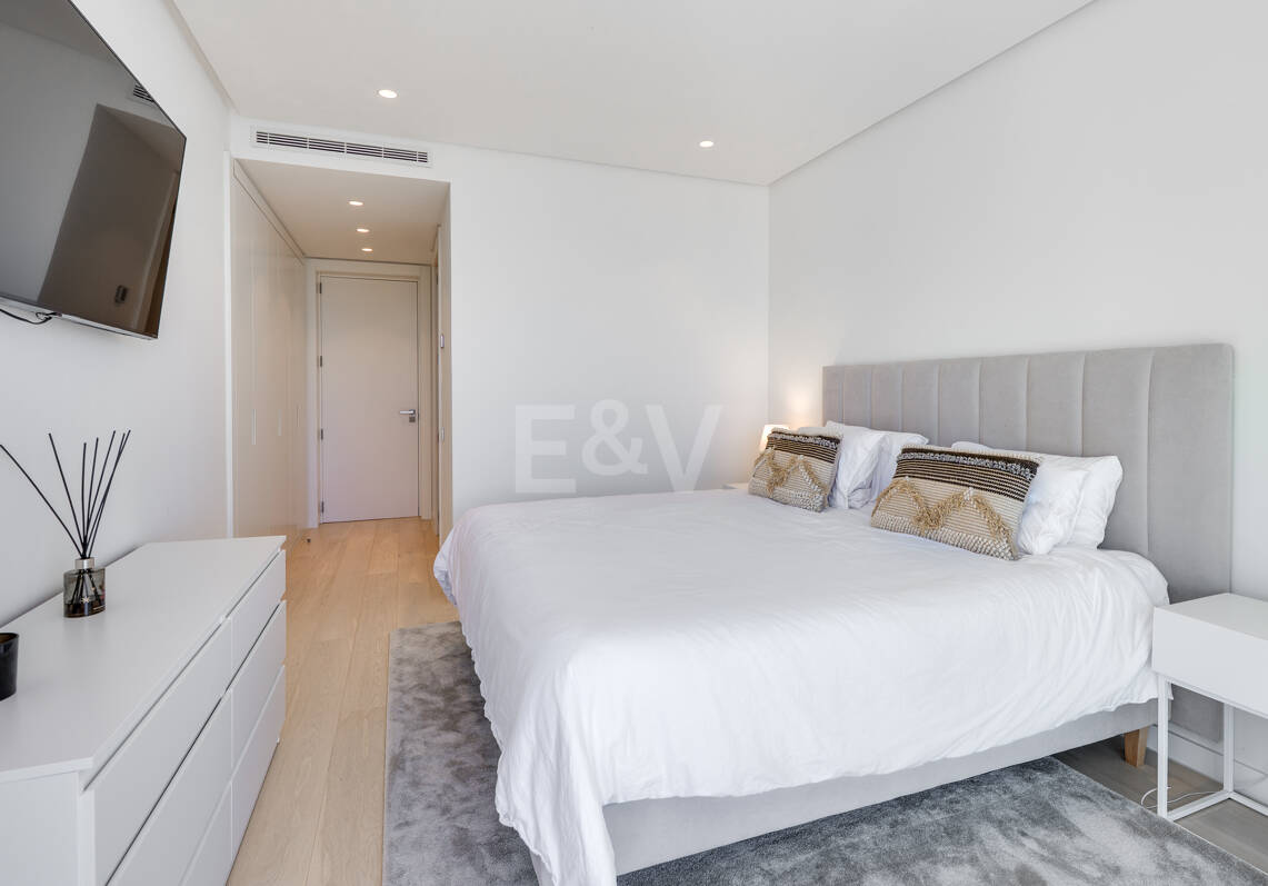 Best-Priced Investment Lägenhet med havsutsikt i Palo Alto Marbella