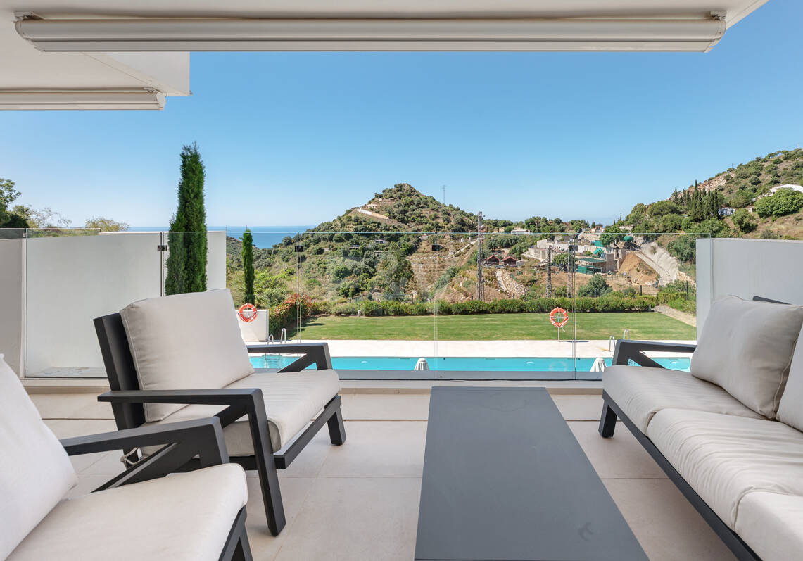Best-Priced Investment Lägenhet med havsutsikt i Palo Alto Marbella
