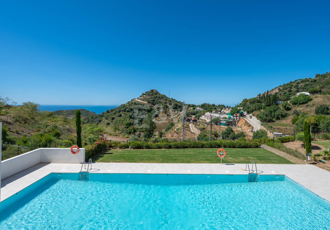 Best-Priced Investment Lägenhet med havsutsikt i Palo Alto Marbella