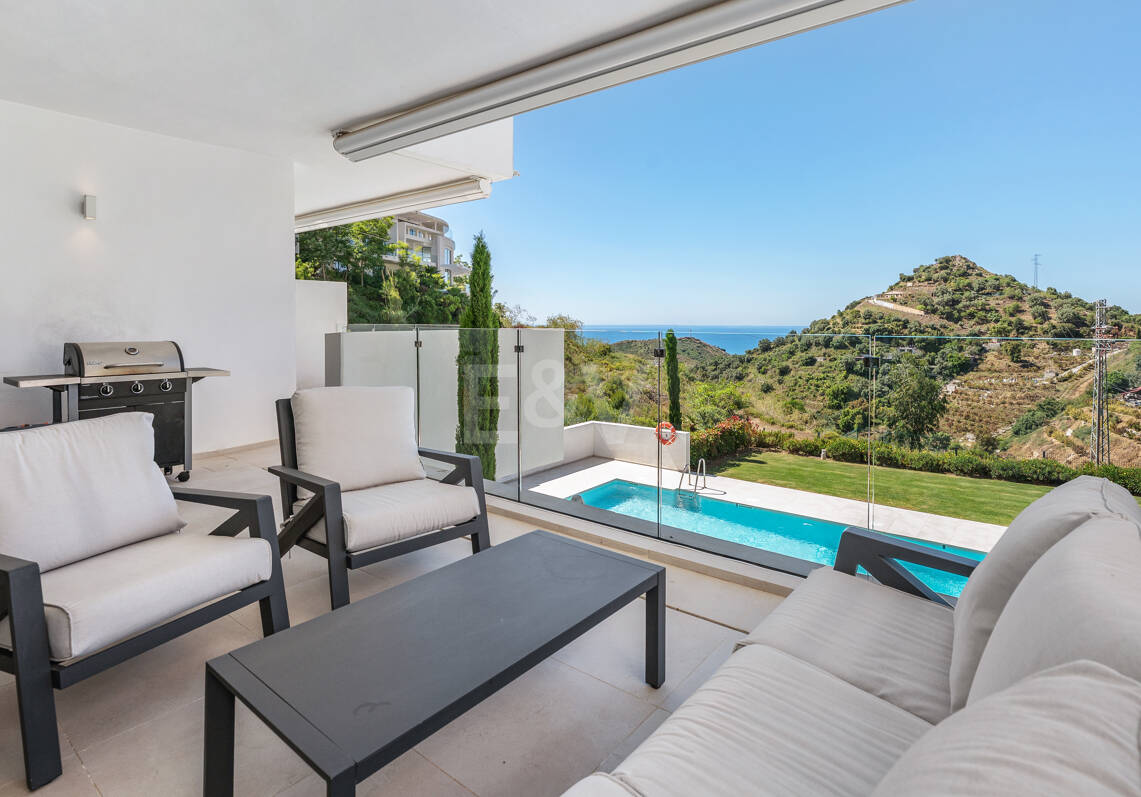 Best-Priced Investment Lägenhet med havsutsikt i Palo Alto Marbella