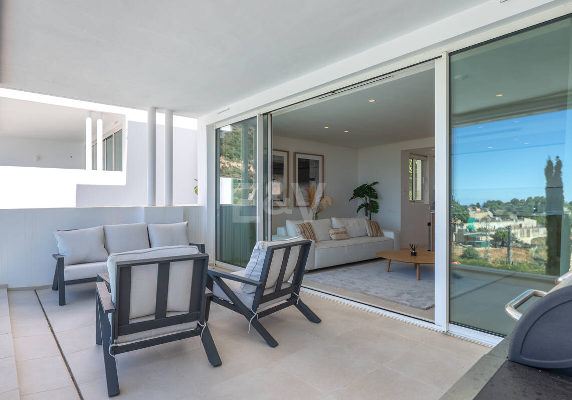 Best-Priced Investment Lägenhet med havsutsikt i Palo Alto Marbella