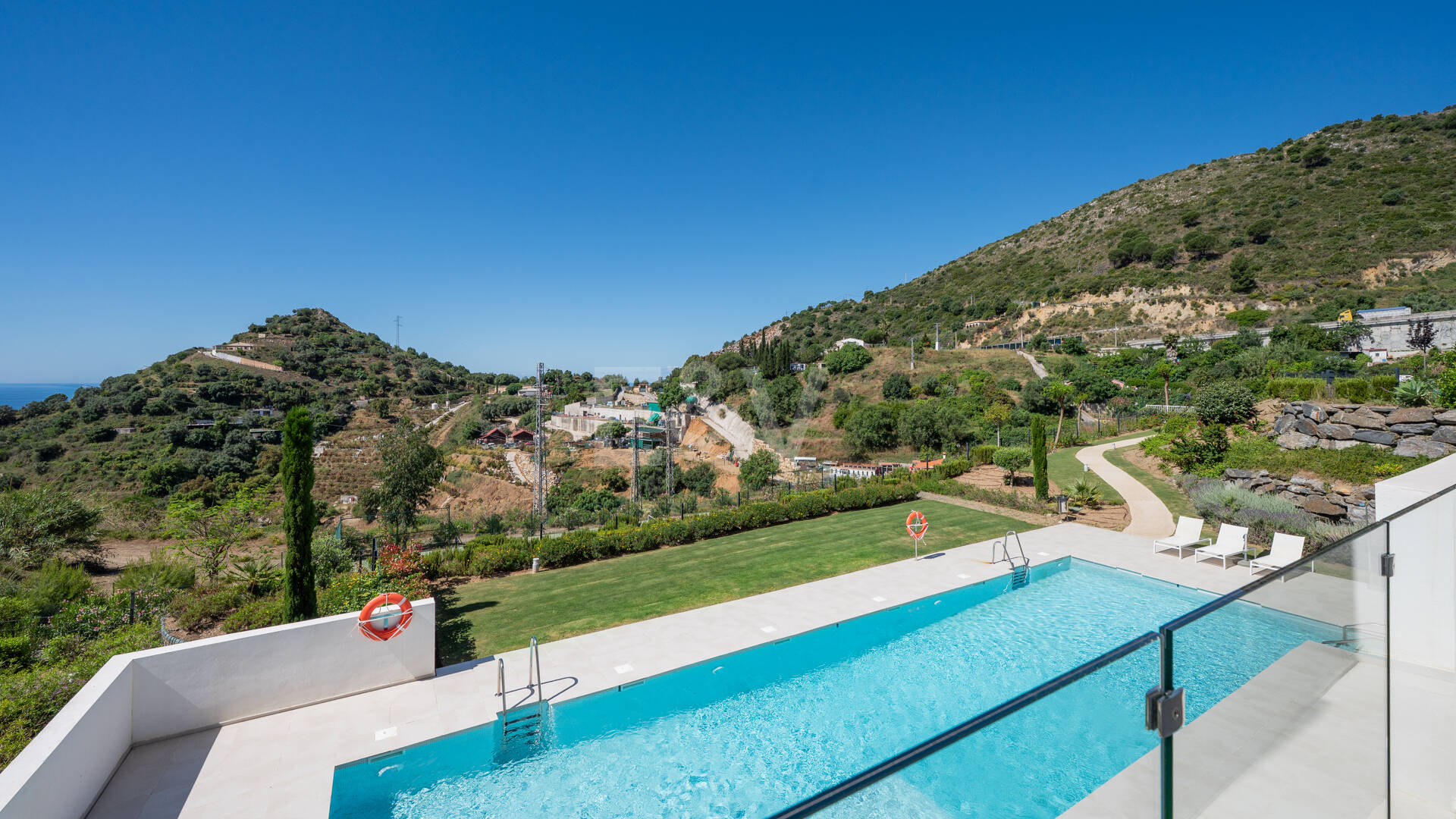 Exclusive Investment Opportunity with Panoramic Views in Palo Alto Marbella