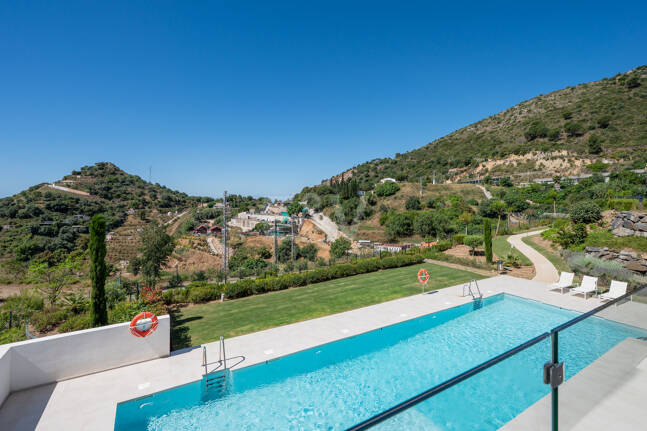 Exclusive Investment Opportunity with Panoramic Views in Palo Alto Marbella