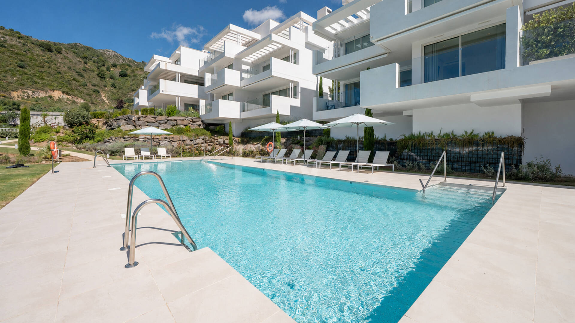 Exclusive Investment Opportunity with Panoramic Views in Palo Alto Marbella