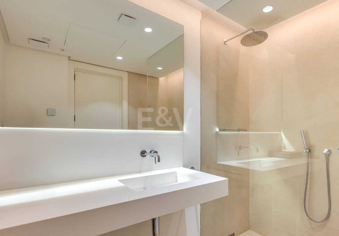 Best-Priced Investment Lägenhet med havsutsikt i Palo Alto Marbella
