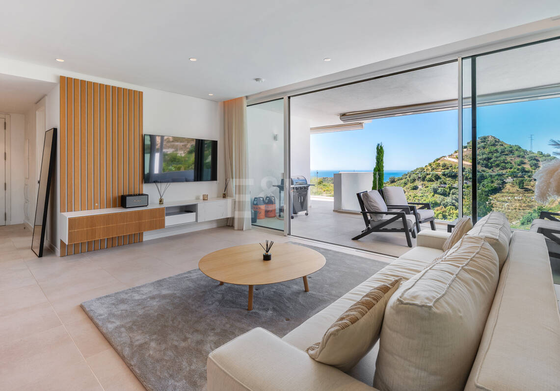 Best-Priced Investment Lägenhet med havsutsikt i Palo Alto Marbella