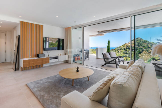 Exclusive Investment Opportunity with Panoramic Views in Palo Alto Marbella