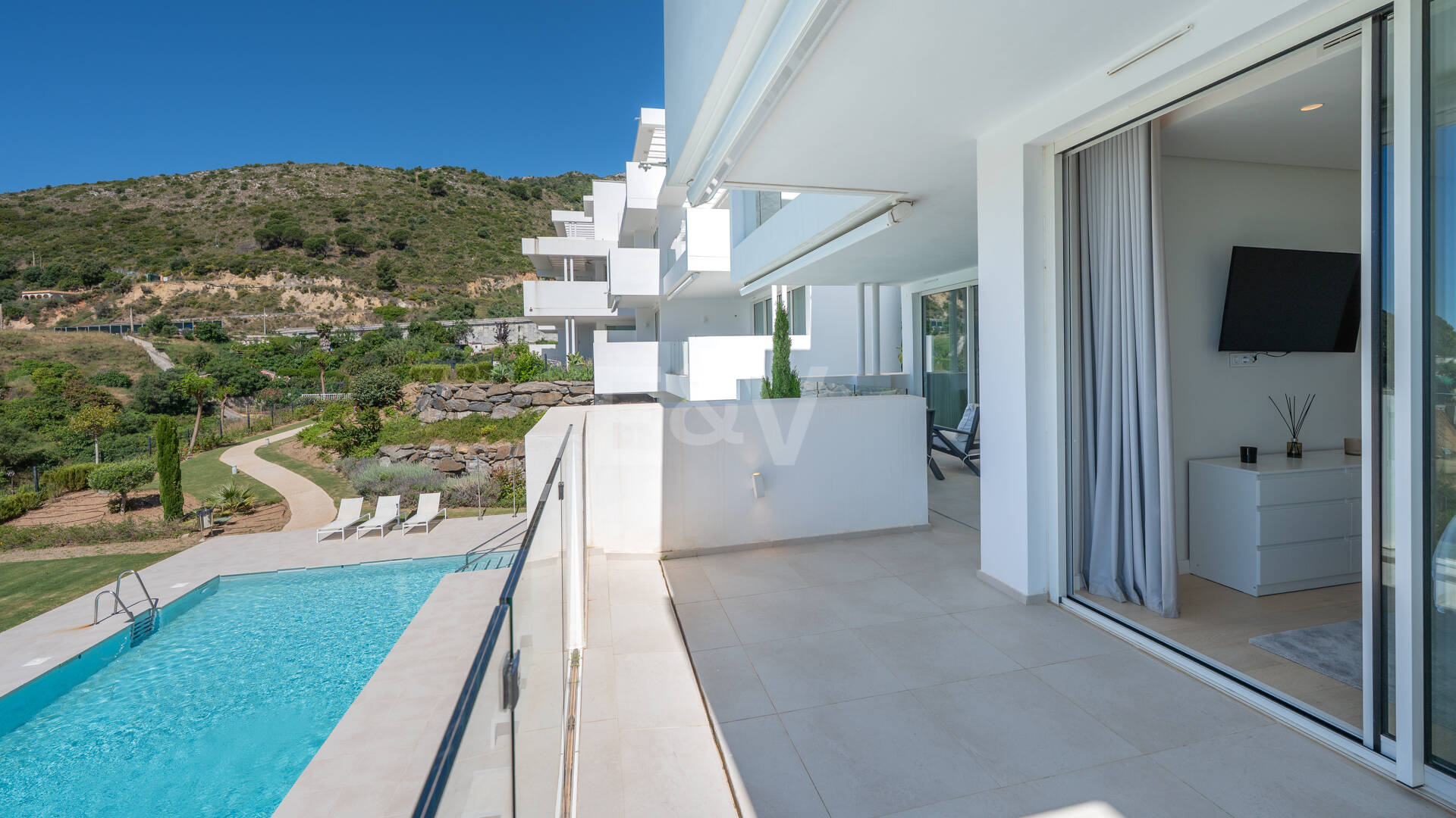 Exclusive Investment Opportunity with Panoramic Views in Palo Alto Marbella