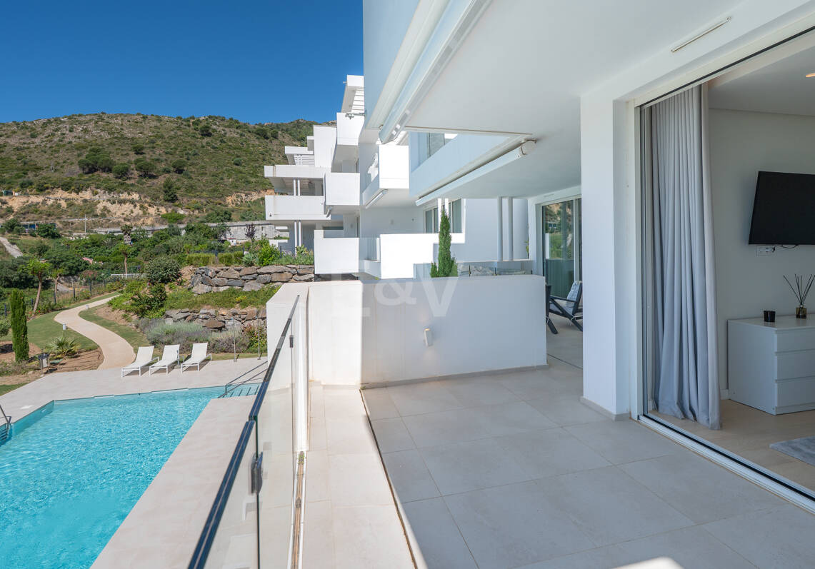 Best-Priced Investment Lägenhet med havsutsikt i Palo Alto Marbella