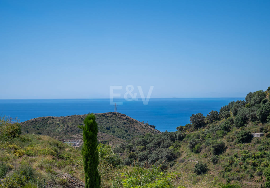 Best-Priced Investment Lägenhet med havsutsikt i Palo Alto Marbella