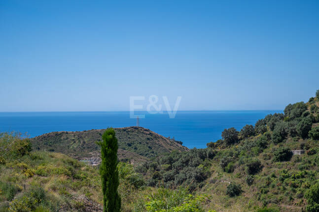 Exclusive Investment Opportunity with Panoramic Views in Palo Alto Marbella