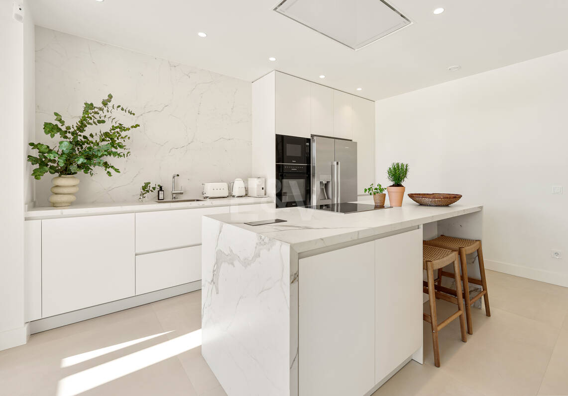 Luxury Modern Duplex with Private Pool in Golden Mile Steps from the Beach