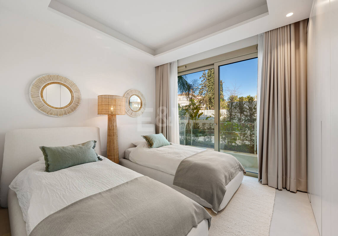 Luxury Modern Duplex with Private Pool in Golden Mile Steps from the Beach