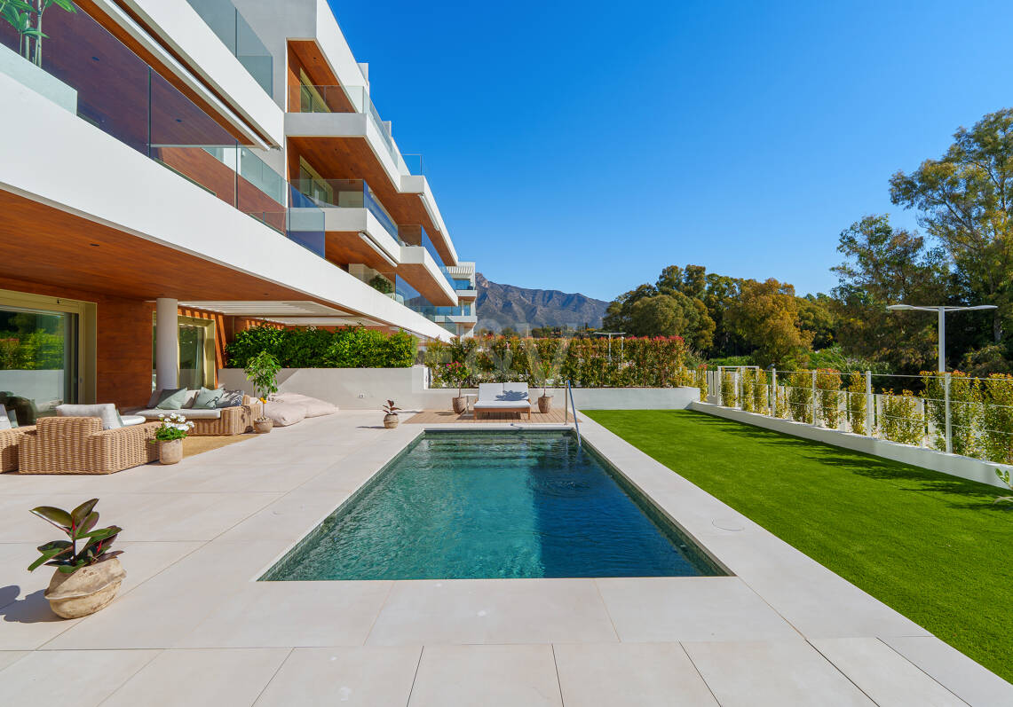 Luxury Modern Duplex with Private Pool in Golden Mile Steps from the Beach