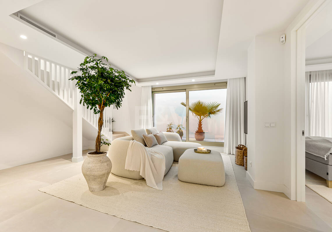 Luxury Modern Duplex with Private Pool in Golden Mile Steps from the Beach