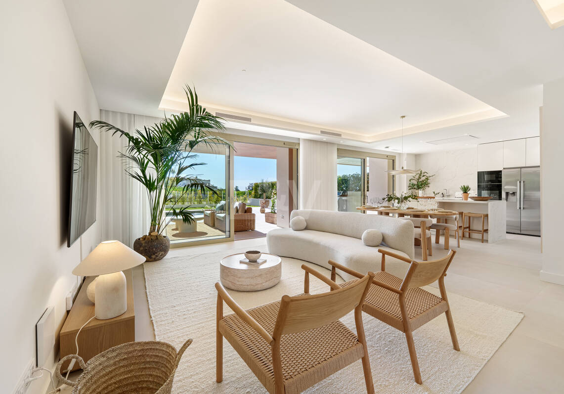 Luxury Modern Duplex with Private Pool in Golden Mile Steps from the Beach