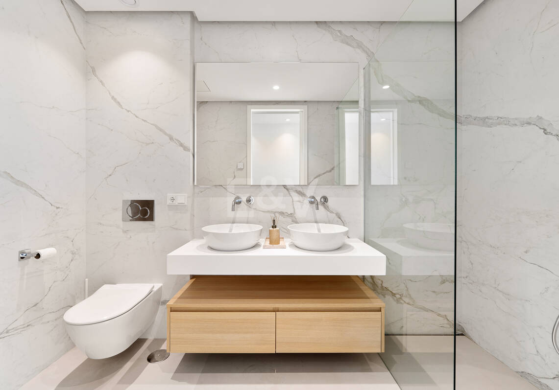 Luxury Modern Duplex with Private Pool in Golden Mile Steps from the Beach
