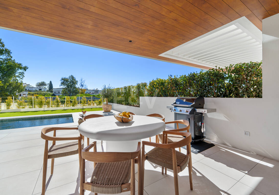 Luxury Modern Duplex with Private Pool in Golden Mile Steps from the Beach