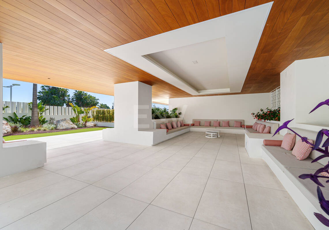 Luxury Modern Duplex with Private Pool in Golden Mile Steps from the Beach