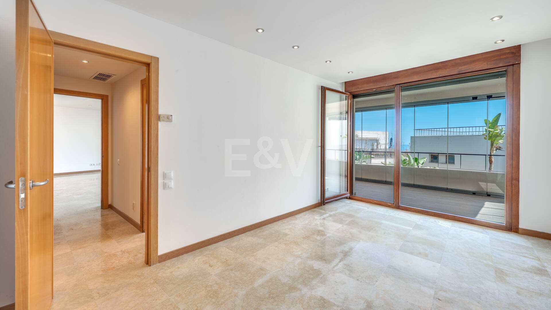 Spacious 3-Bedroom Apartment with Sea Views in Altos de Los Monteros, Marbella