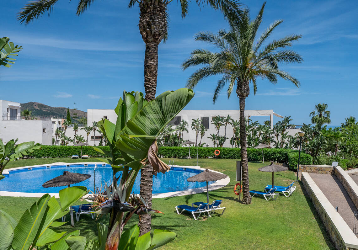 Rymlig 3 sovrum med havsutsikt i Altos de Los Monteros, Marbella
